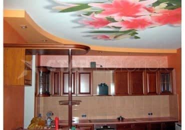 Натяжной потолок на кухню
